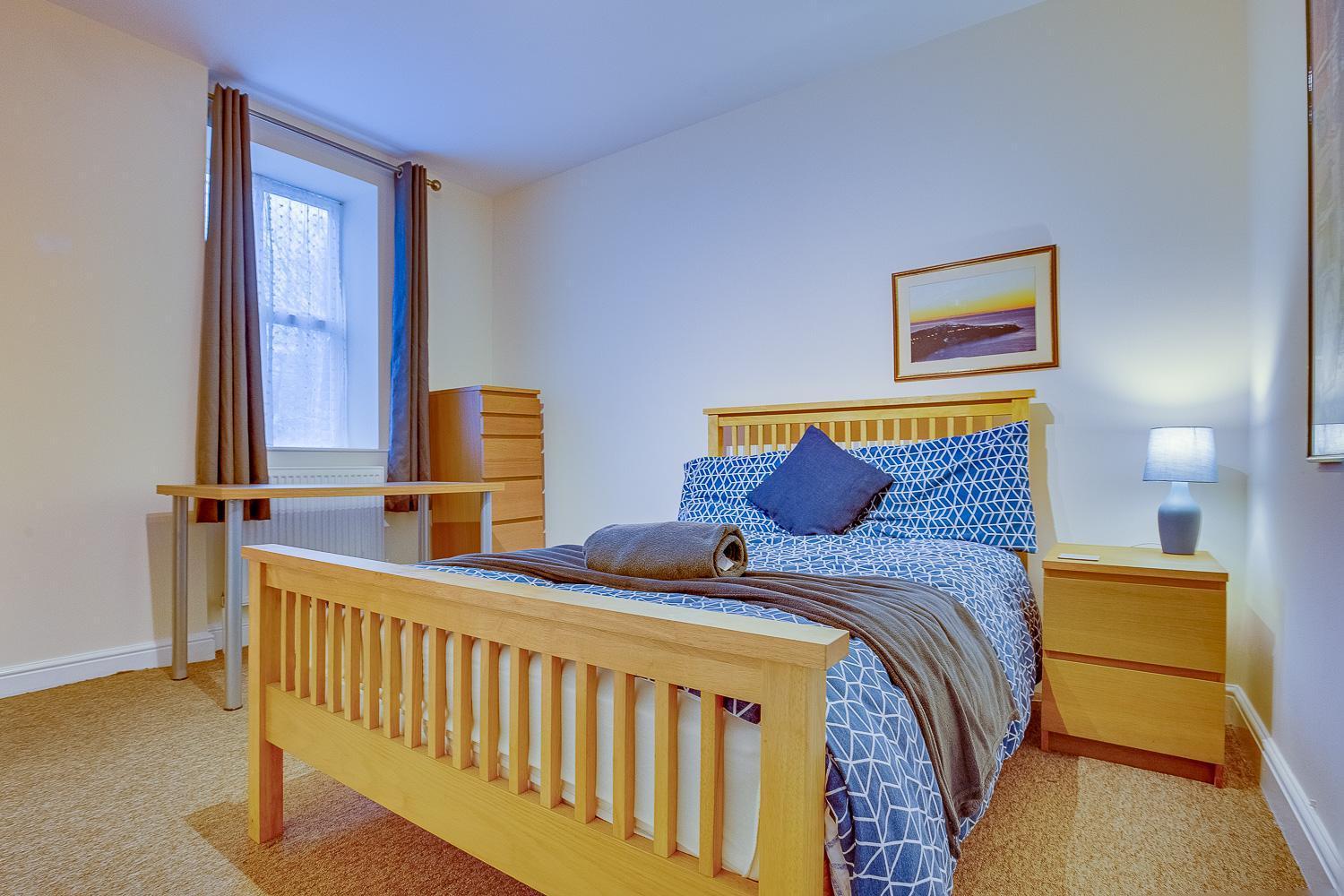 * Spacious 5br Collegiate Crescent * Group * * Sheffield